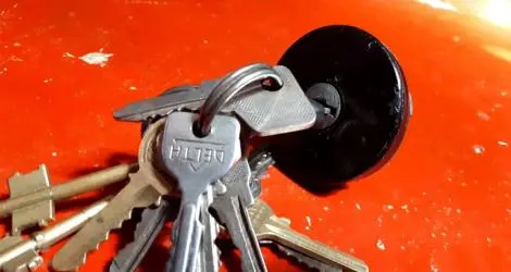 Llaves encontradas con tambor de combustible