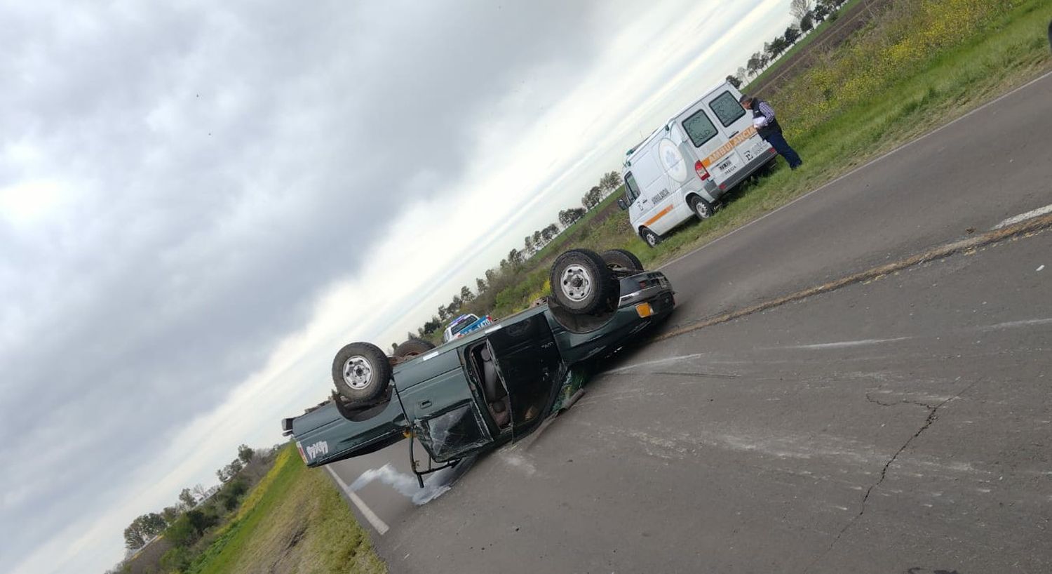 Volcó una camioneta en la Ruta Provincial 20 cerca de Gualeguaychú: dos personas fueron hospitalizadas