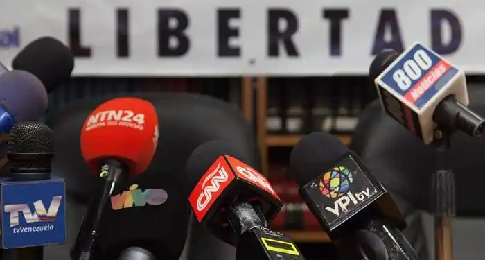 Lo que revela el informe de Redes Ayuda: vulneración a la libertad de prensa y restricciones al trabajo periodístico