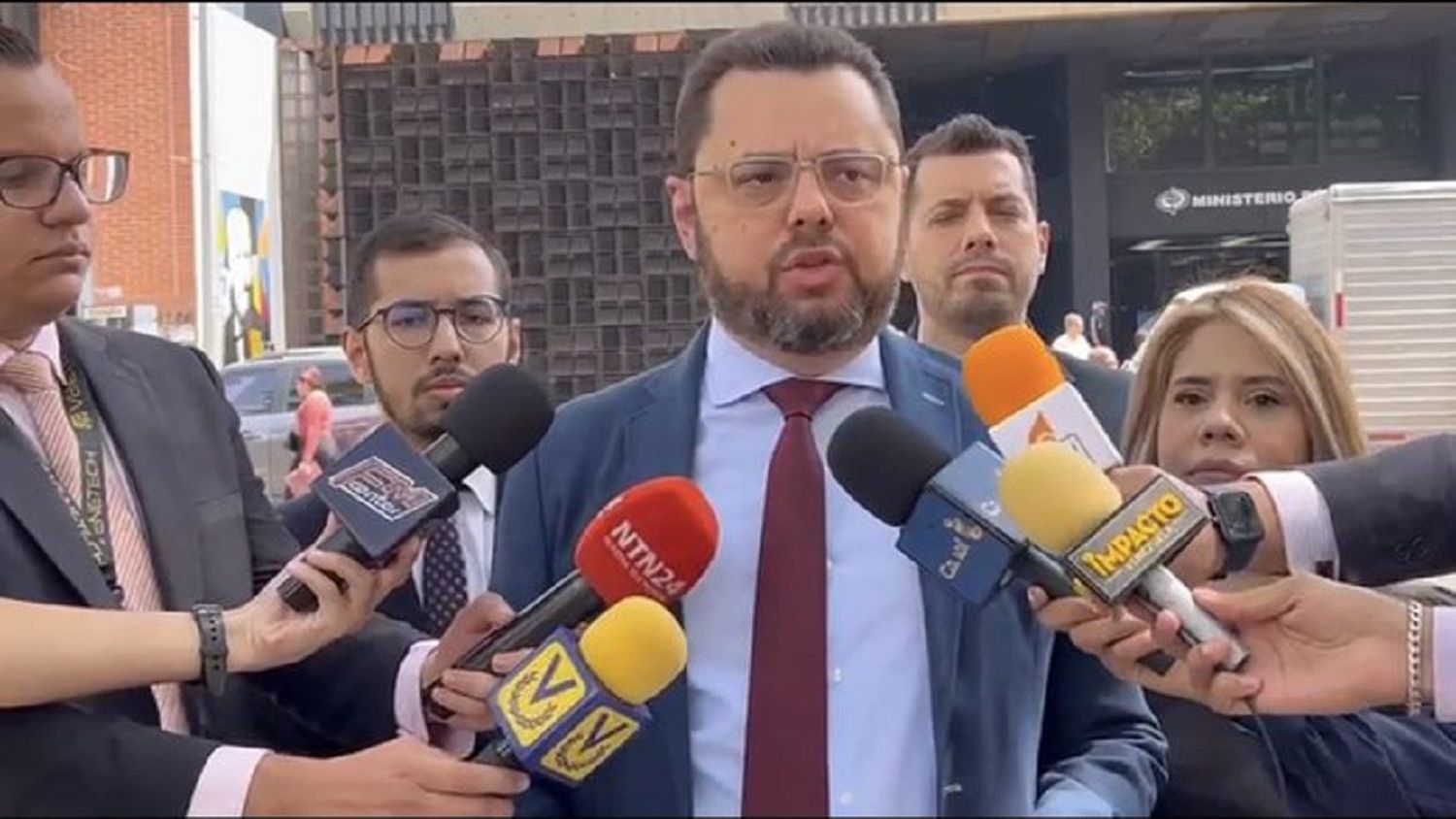 «LA OPOSICIÓN se devoró a sí misma y Guaidó fue su propia víctima»: Ecarri sobre la salida del dirigente de VP