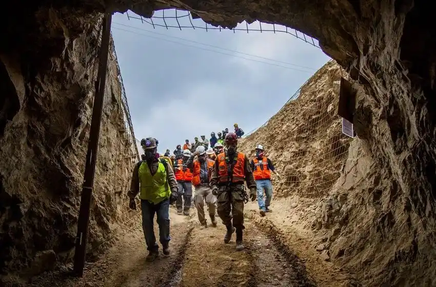 Mineros atrapados en Chile: uno murió, otro fue rescatado y el último está desaparecido