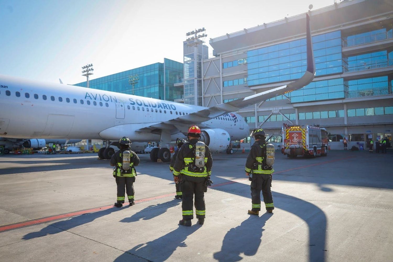 El programa Avión Solidario de LATAM transportará a bomberos voluntarios y carga en Chile