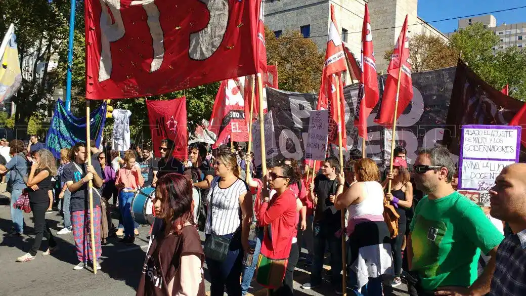 Contundente movilización de gremios con cortes sobre Luro