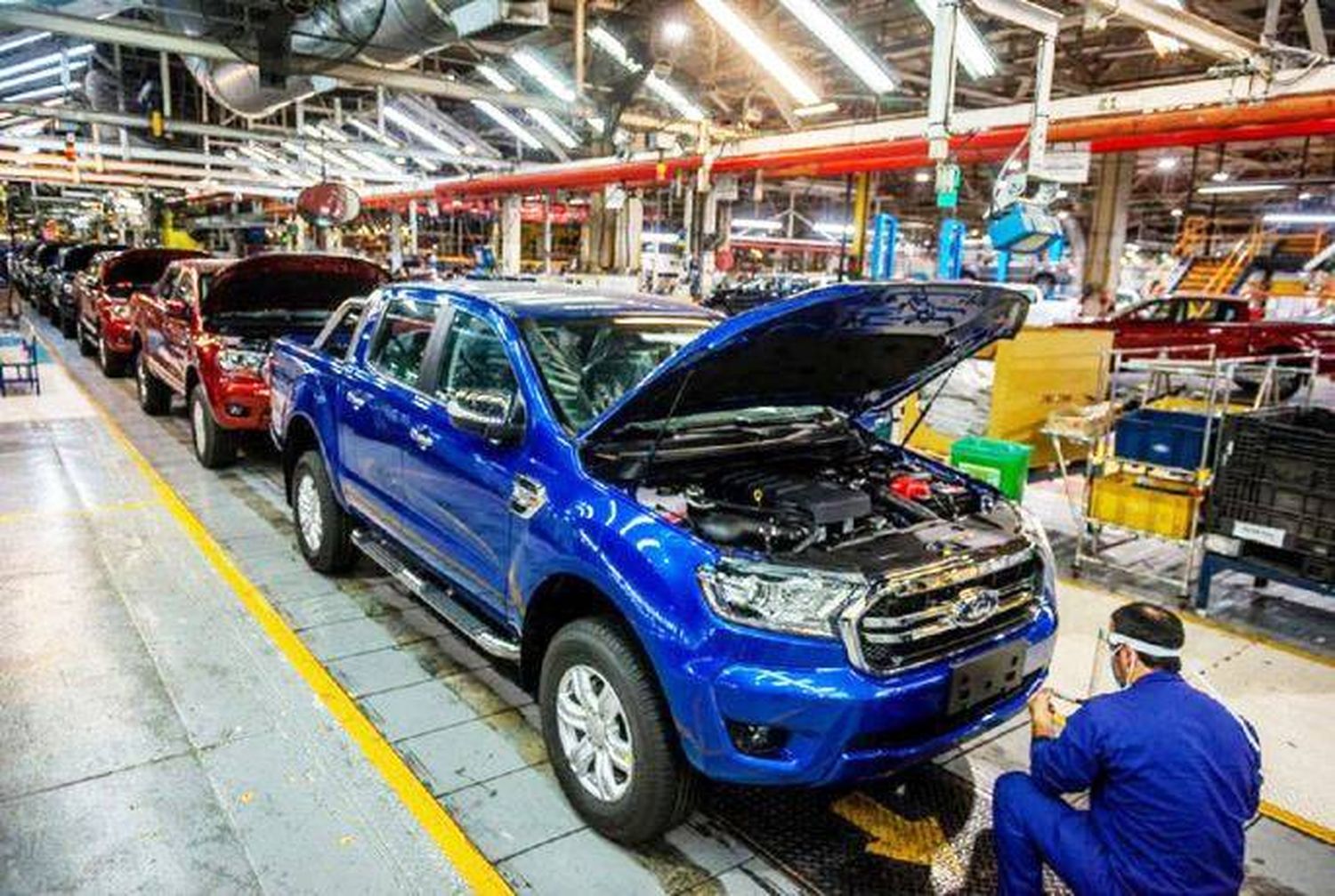 La producción de autos bajó 14,3 % mensual en diciembre, según ADEFA