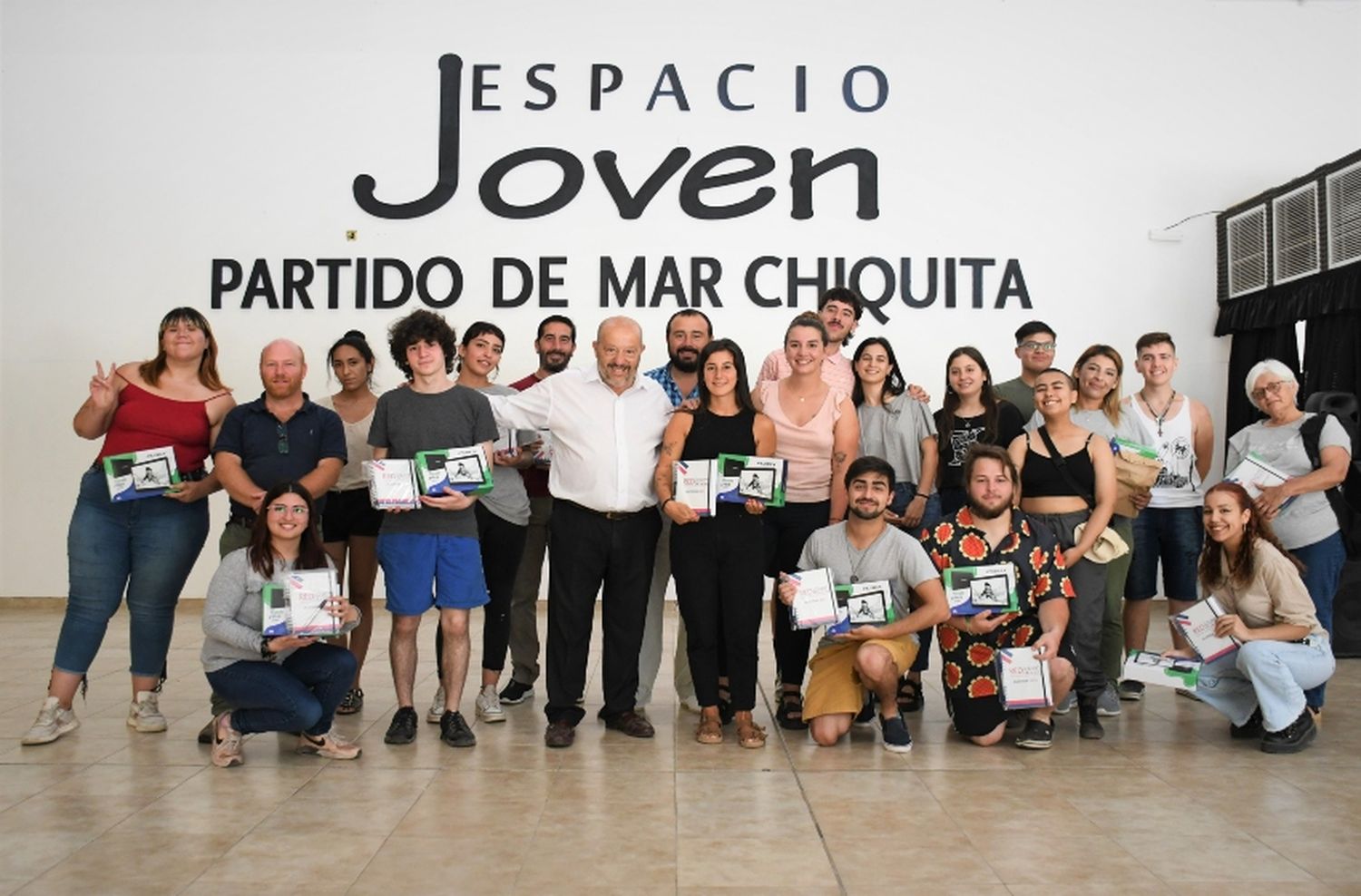 Junto a decenas de jóvenes, el intendente Paredi de Mar Chiquita efectuó el cierre de año