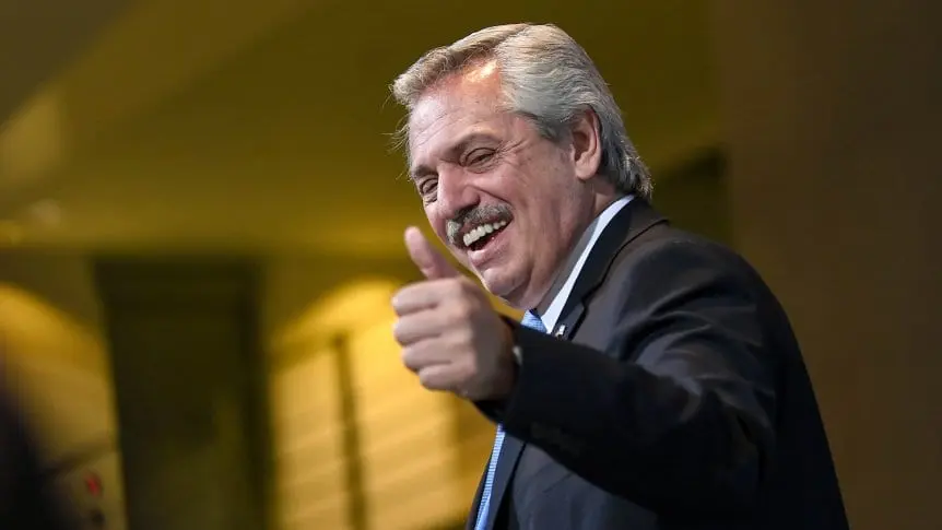 Reapertura de Aeroparque: Alberto Fernández recibe el primer vuelo