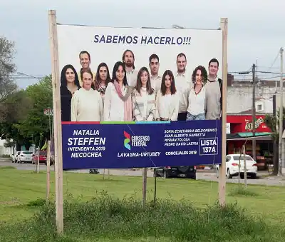 No se retiran los carteles políticos de la vía pública