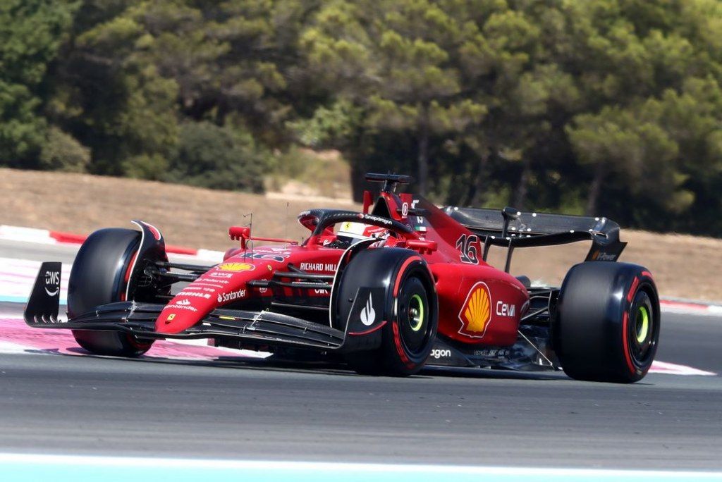 Charles Leclerc, a bordo de Ferrari, lideró la segunda práctica libre