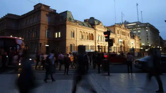 ¡TENSIÓN EN ARGENTINA! Por falsa alarma de bomba en la Casa Rosada