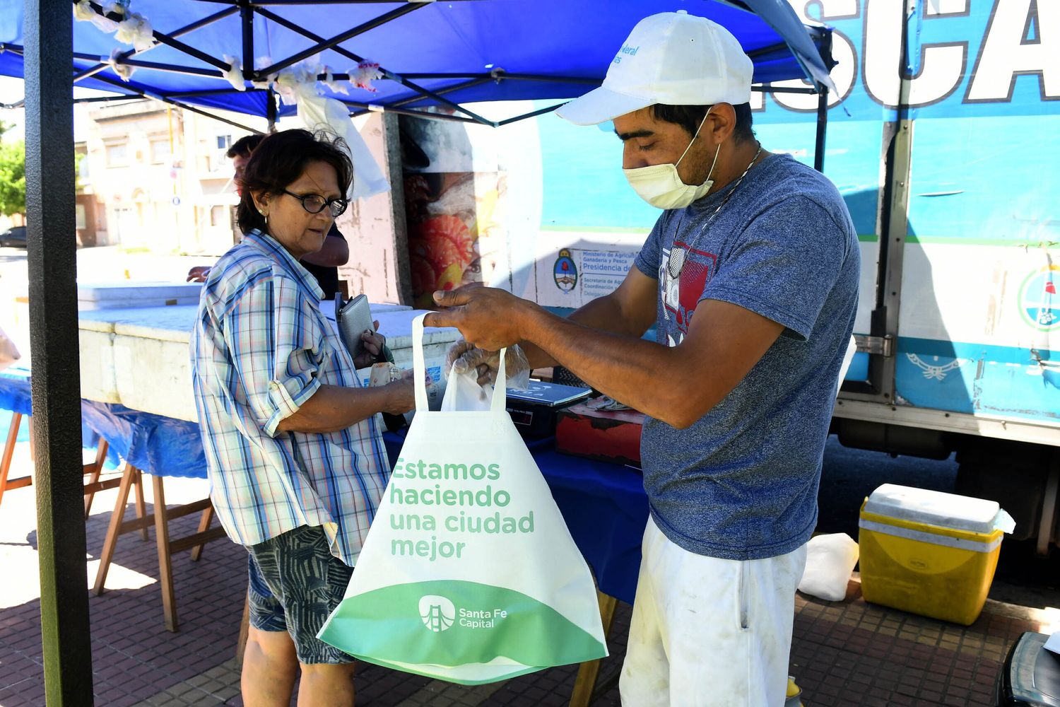 Vuelve la venta de pescado de mar a precios populares