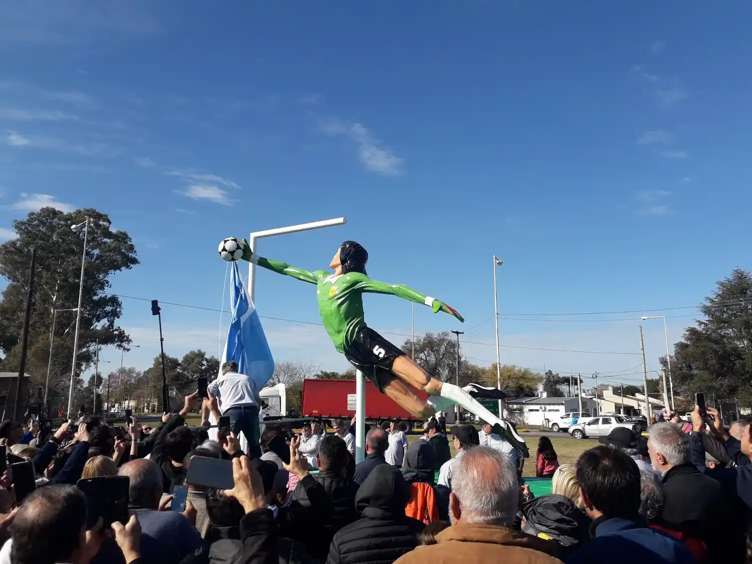 Fillol ya tiene su estatua