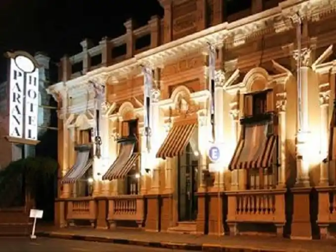 Tras 74 años, cierra el «Paraná Hotel Plaza Jardín»