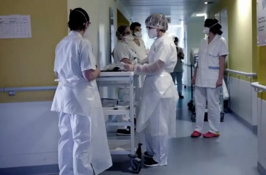 Advierten que no hay instituciones con vestuarios en condiciones para que el personal de salud salga higienizado