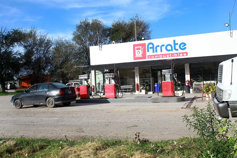 Un ladrón asaltó y le robó al playero de estación de servicio