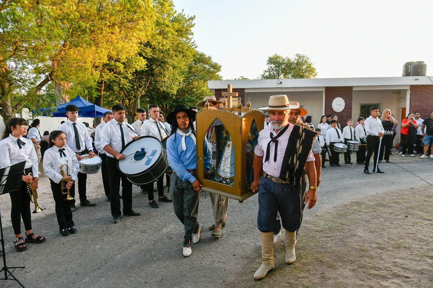 Stratta participó del acto apertura de la 51° edición del Festival Nacional de Jineteada y Folclore