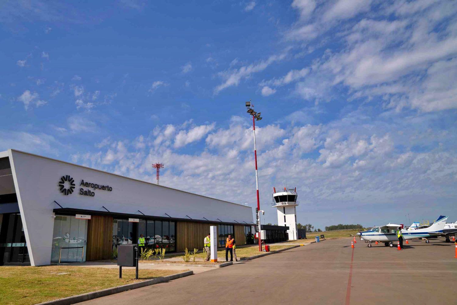 Aeropuertos Uruguay celebra la llegada de vuelos comerciales a Salto después de más de una década