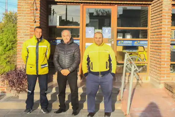 Tapalqué: Intendente Cocconi se reunió con empleados del Correo ante el posible cierre de la única sucursal