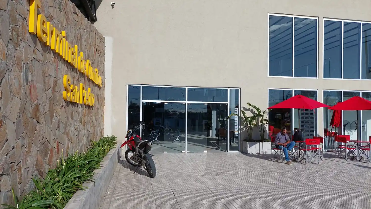 Pasó otro fin de semana largo y usuarios de la nueva Terminal aguardan por algunos servicios