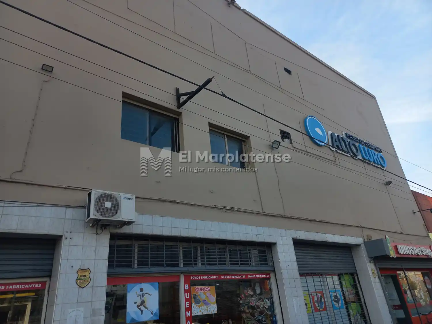 Trabajadores de la feria preocupados por la continuidad de su espacio laboral.