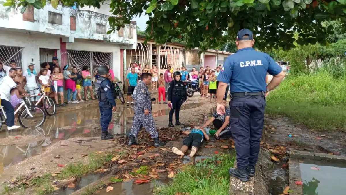 ¡ONDA TROPICAL 41 COBRA SU PRIMERA VÍCTIMA! Joven es alcanzado por un rayo en Carabobo