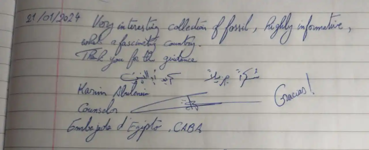 La firma de Karim Abulenein en el libro de visitas del Grupo Conservacionista de Fósiles.