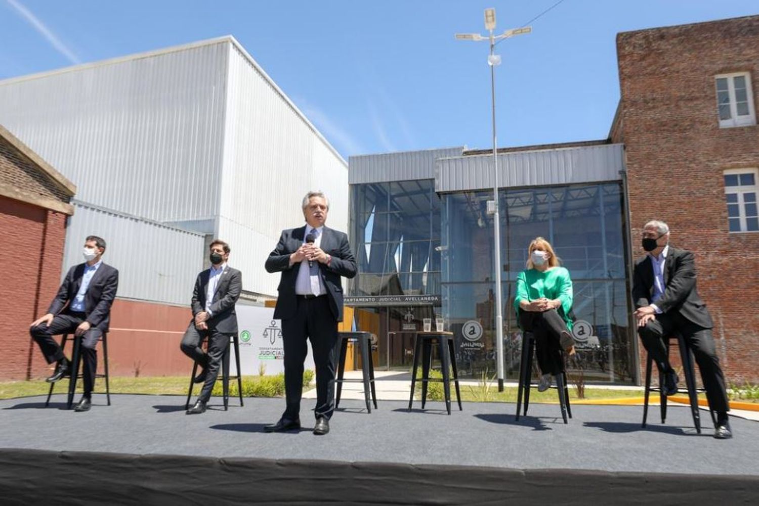 Alberto Fernández en Avellaneda: "No preguntamos qué ideología tiene la vacuna, solo si salva vidas"