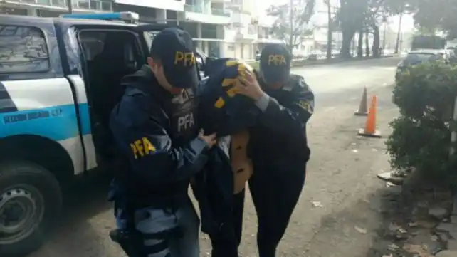 Detuvieron a un hombre que vendía drogas en un bar de Echesortu