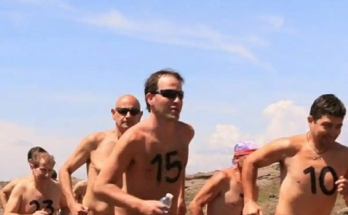 Tanti se alista para la Cross Nudista.