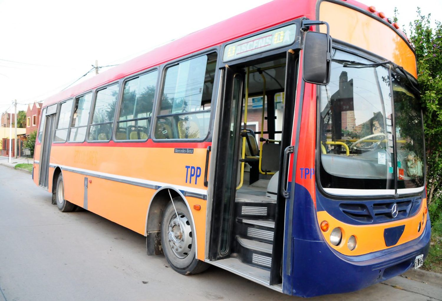 Todavía hay cinco recorridos sin transporte rural y crece la preocupación de los padres