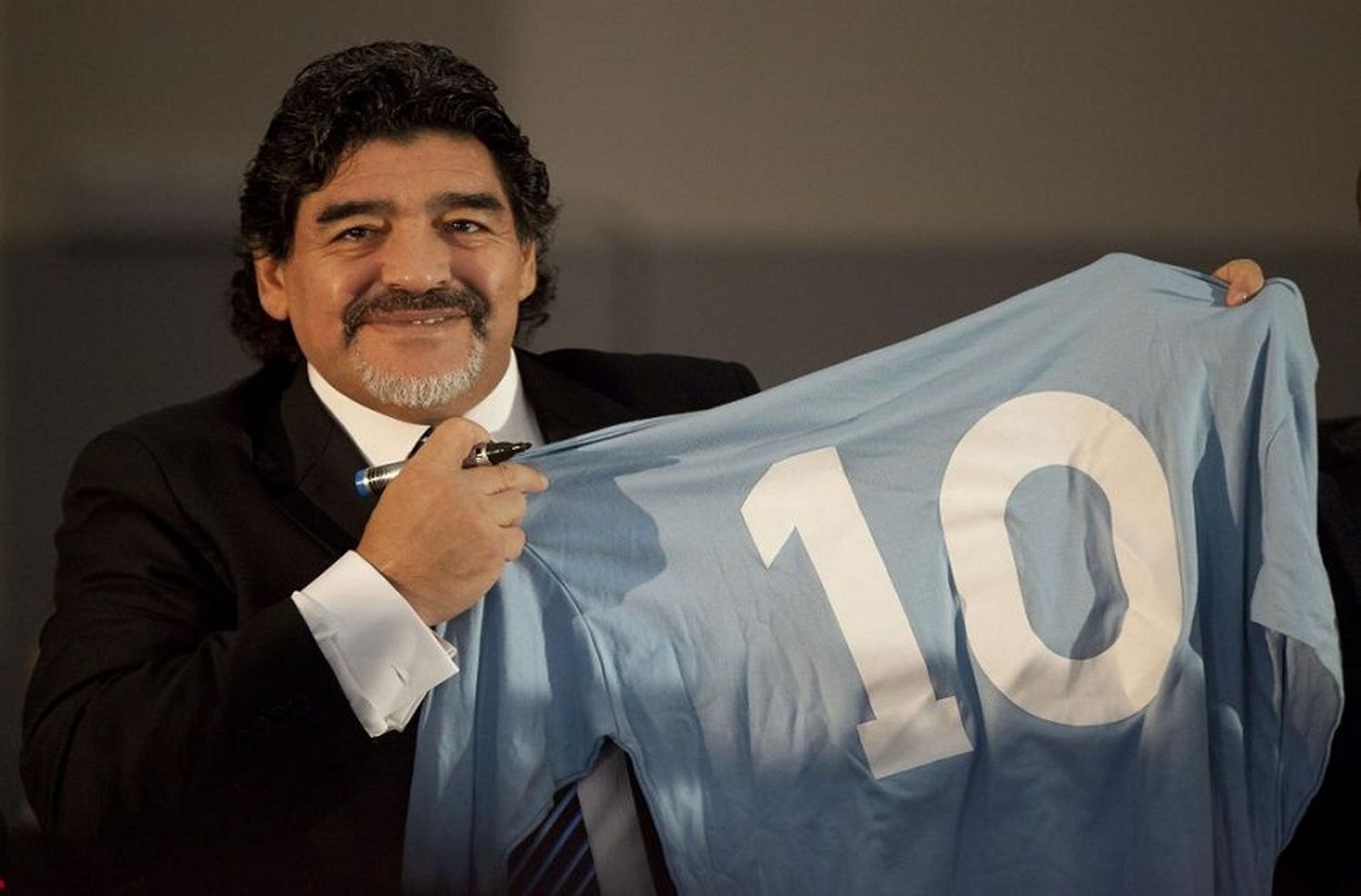 Maradona actúa y factura