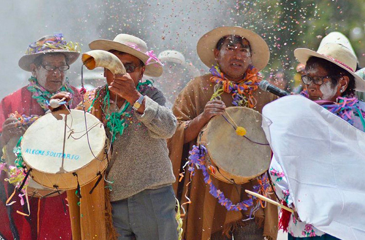 Carnaval boliviano en la Sierra de los Padres terminó con peleas, acuchillados y robo de celulares