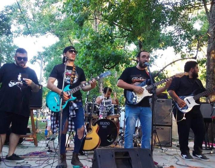 La banda tocando en el Paseo Público en diciembre de 2023.