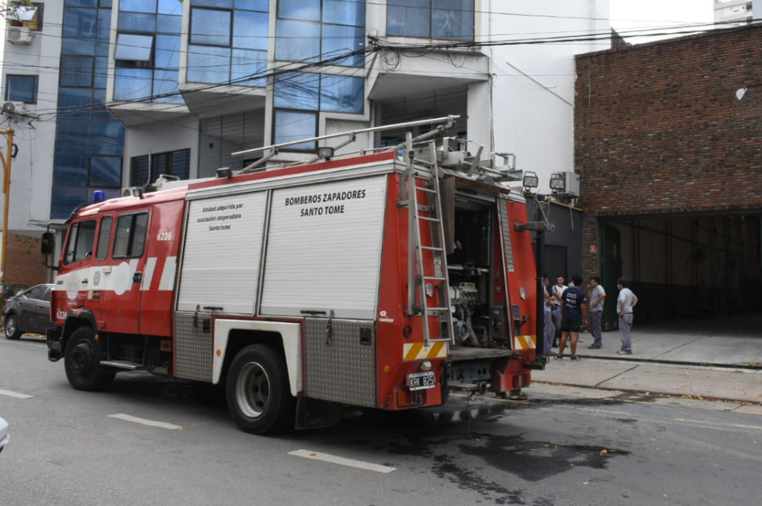 Se incendió un taller mecánico en barrio Candioti Sur