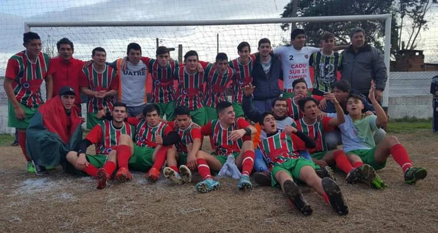 En reserva, Defensores Unidos dio la vuelta olímpica