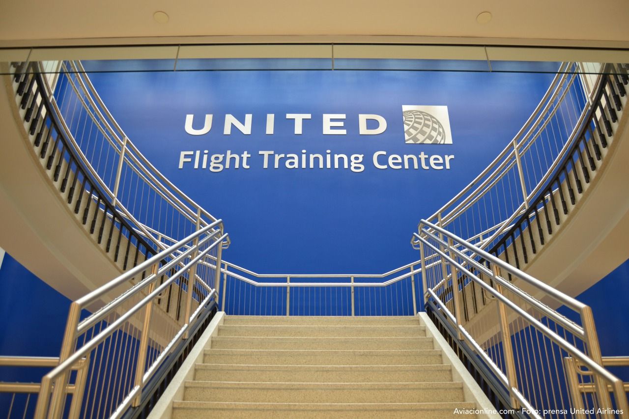 Formación desde el inicio: United Airlines compra una escuela de vuelo