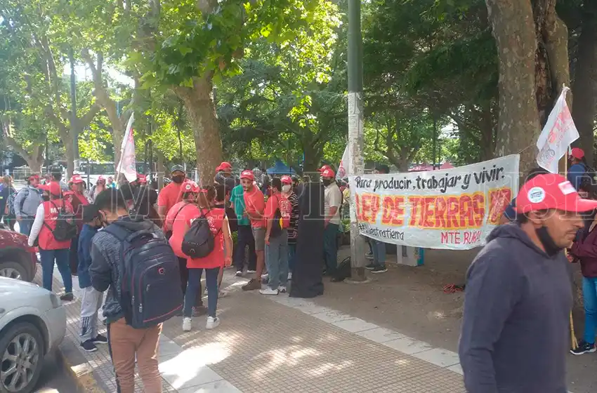 Nuevo corte frente al despacho de Montenegro: "Queremos que respeten la Ley de cinturones verdes"