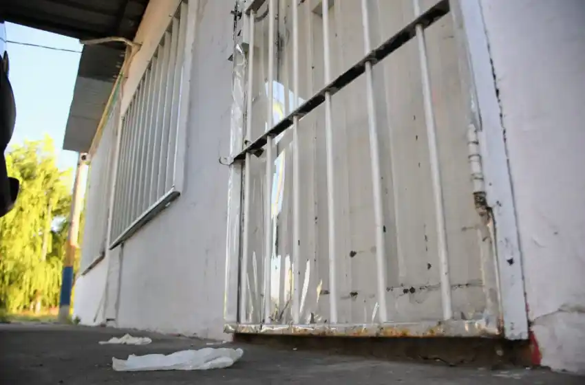 Liberaron al policía que mató a los ladrones en el almacén y habló el vecino herido: «Se escuchaban tiros por todos lados»