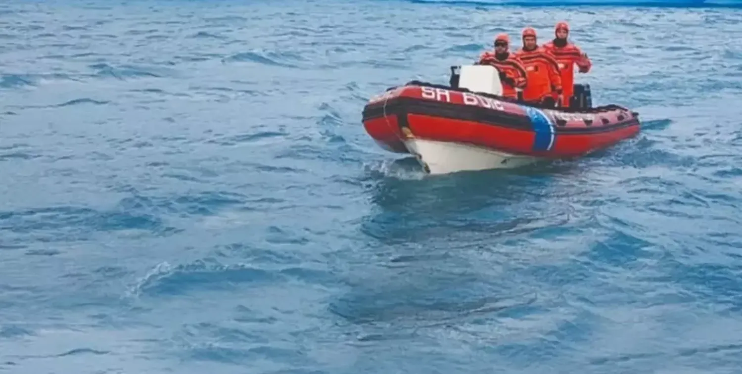 Buscan intensamente a un kayakista que desapareció mientras navegaba en el Lago Argentino