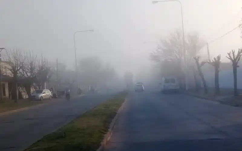 Incendios en las islas: Provincia advierte por humo sobre la ruta 9 en las próximas horas