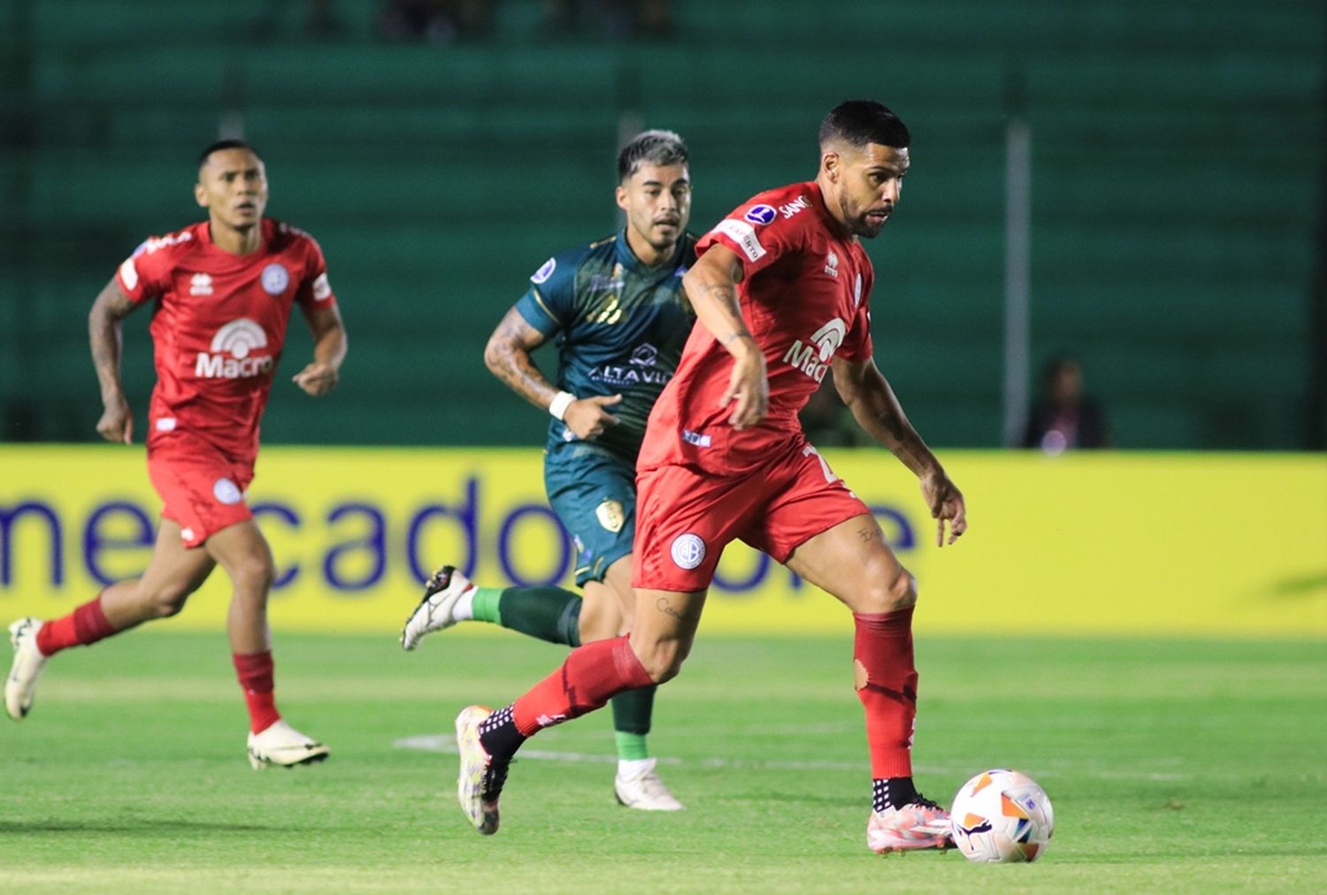 Belgrano se llevó un triunfo importante de Bolivia.