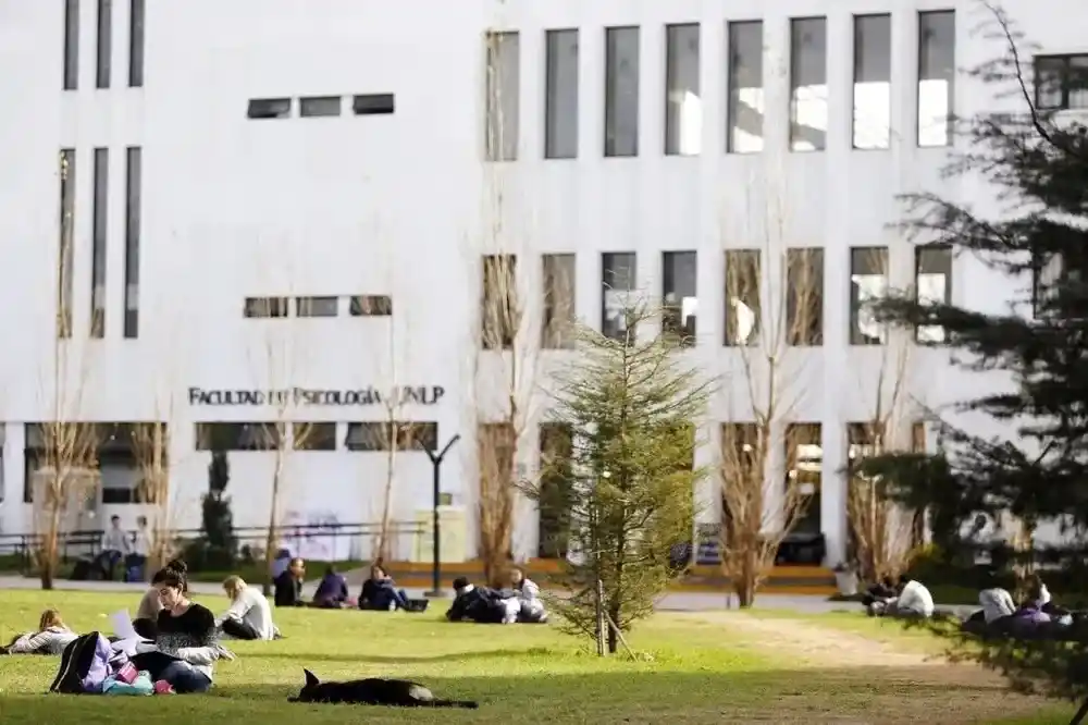 Aumentan un 50% el monto de las Becas Manuel Belgrano