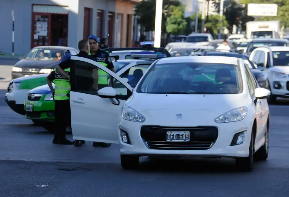 Un hombre quedó internado en terapia intensiva tras ser atropellado por un auto