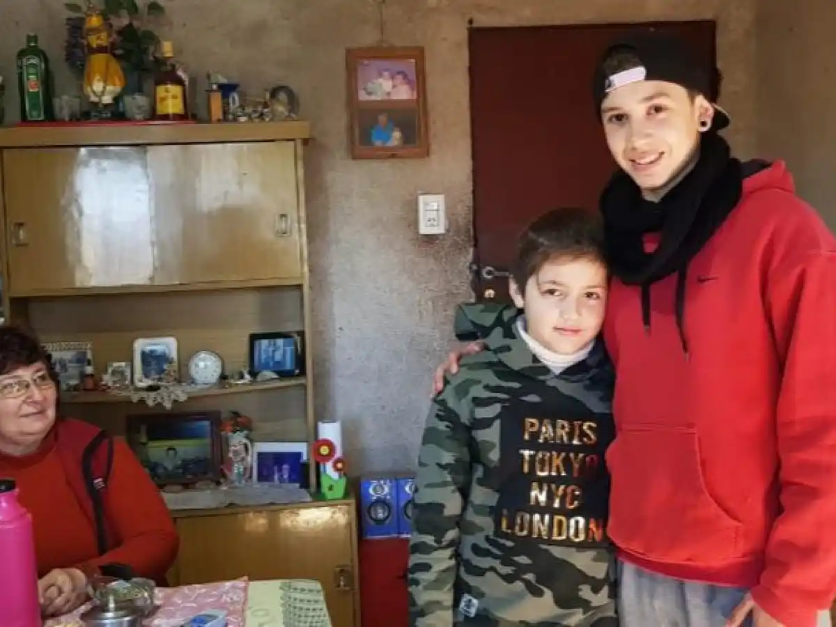Joel, su hermano y su familia dieron una lección contra el bullying