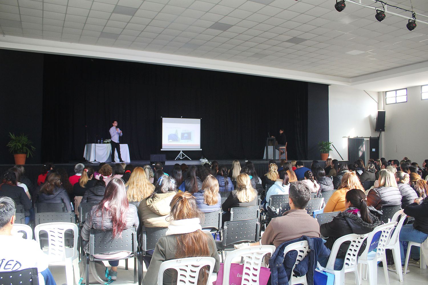 Se desarrolló el Pre-congreso Entrerriano de Enfermería en el Auditorio Municipal