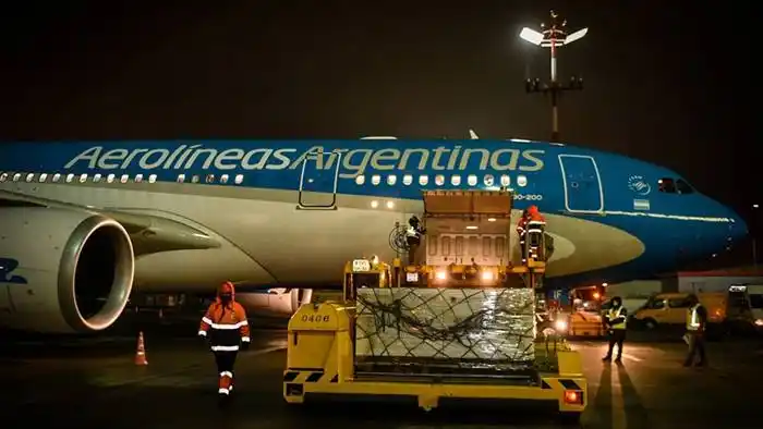 Llegó a Moscú el vuelo de Aerolíneas que traerá al país más vacunas Sputnik V