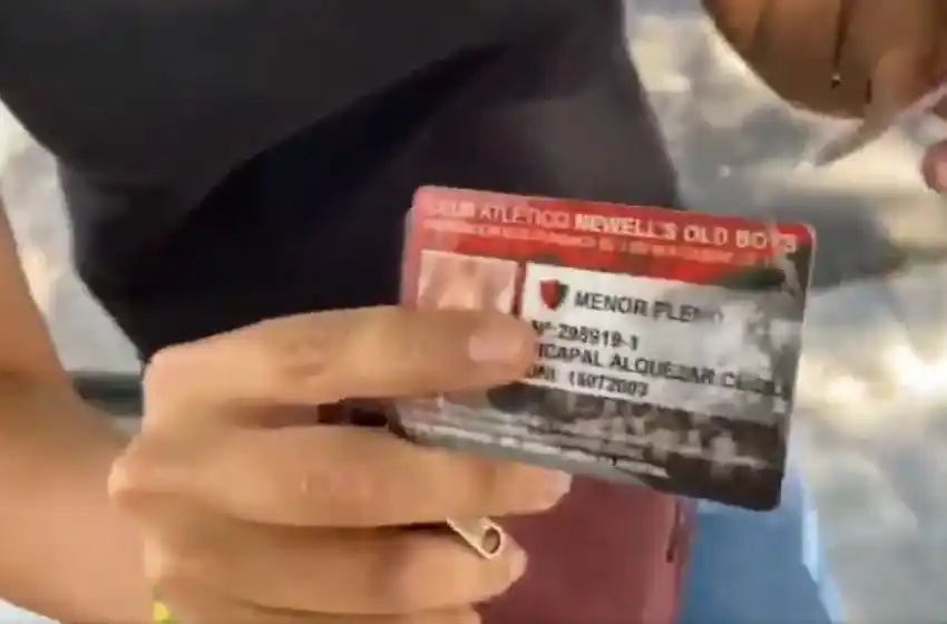 Socia de Newells y bufanda firmada por los máximos ídolos: la catalana leprosa que se volvió viral
