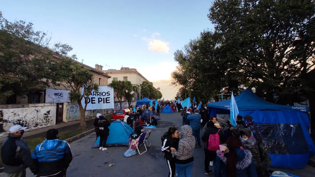 Barrios de pie llevó su acampe a Mar del Plata, San Nicolás, Pergamino, San Pedro, Baradero y Chivilcoy