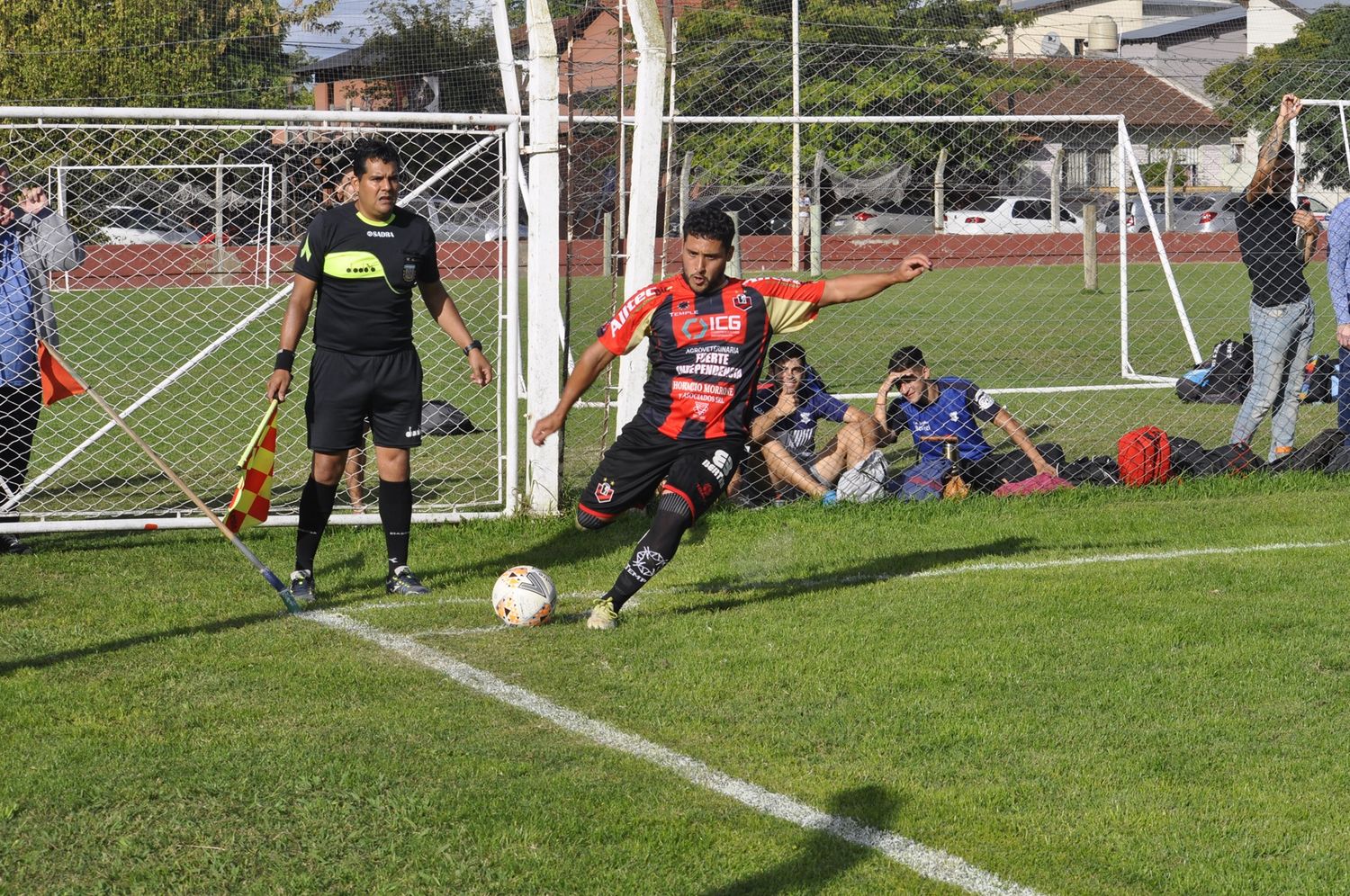 Villar y otro golazo de tiro libre