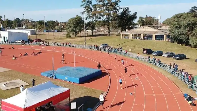 Atletismo provincial en el Polideportivo municipal