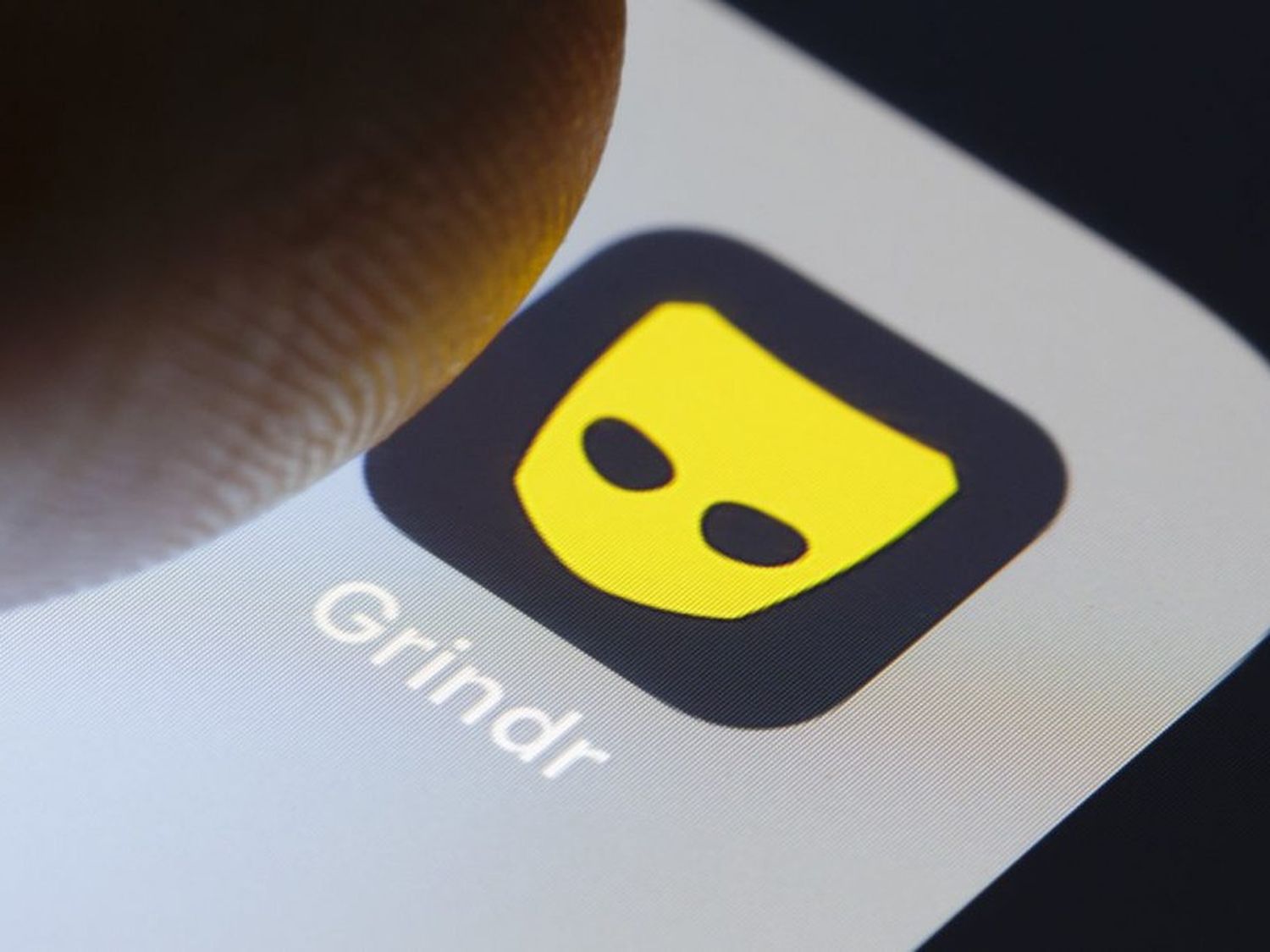 Un encuentro por la app Grindr derivó en un grave caso de abuso sexual múltiple contra un menor.